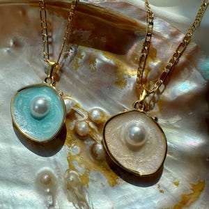 Seashell Pearl Necklace with Gold Plated Chain, Coastal Summer Jewelry Gift for Her, Dainty Handmade Oyster Pendant for Beach Style Gift