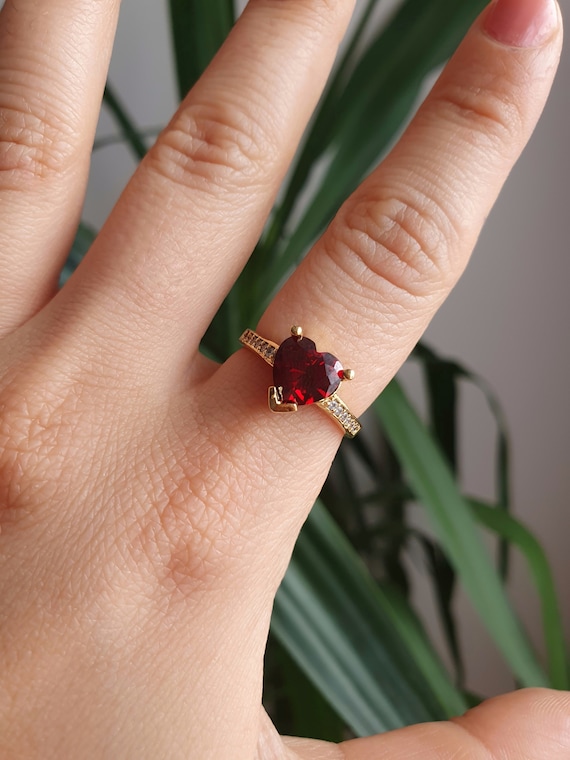 Red heart gold best sale ring