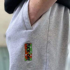 Va te faire foutre | Fleur en colère | étiquette thermocollante brodée damassée sur une carte postale | Cadeau avec attitude pour le meilleur ami | Retrait soi-même