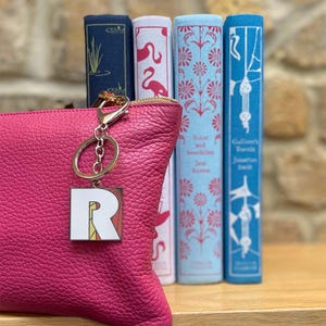 Llavero con inicial / Amuleto con inicial para bolso / Llavero con letra / Elige tu llavero con inicial / Rellenos de calcetines para todos / Nuevo regalo de amigo secreto