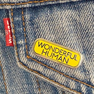 私は素晴らしい人間です エナメルピン、バッジ、ブローチ | お母さんへの贈り物 | お父さんへのプレゼント | 素晴らしい介護者へのプレゼント | 先生への贈り物