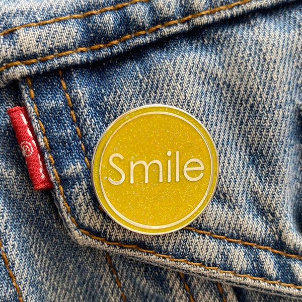 Badge scintillant en émail Smile | Badge jaune brillant et beau en émail dur scintillant pour donner un coup de pouce à quelqu'un