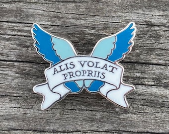She Flies With Her Own Wings Latin Motto Enamel Pin | Badge for Daughter | Off to Uni Gift | Gift for 17 Year Old | Gift for Strong Friend