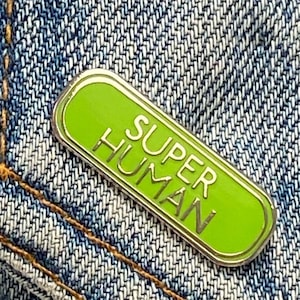 Eu sou um super-humano Pin de esmalte, distintivo, broche | Presente de dia dos pais | Presente para melhor amigo | Presente para professor | Distintivo de agradecimento | Presente de amor-próprio
