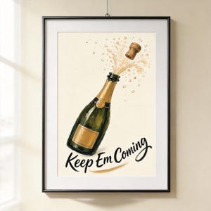 Puede incluir: Una lámina artística enmarcada que muestra una botella de champán verde oscuro con un corcho saliendo y líquido salpicando hacia arriba. La ilustración tiene un fondo crema con el texto cursivo negro Keep Em Coming debajo.