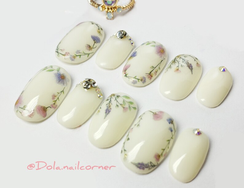 Milky Flowers Set 10 Nails Luxury Press on Nails Flowers - Etsy