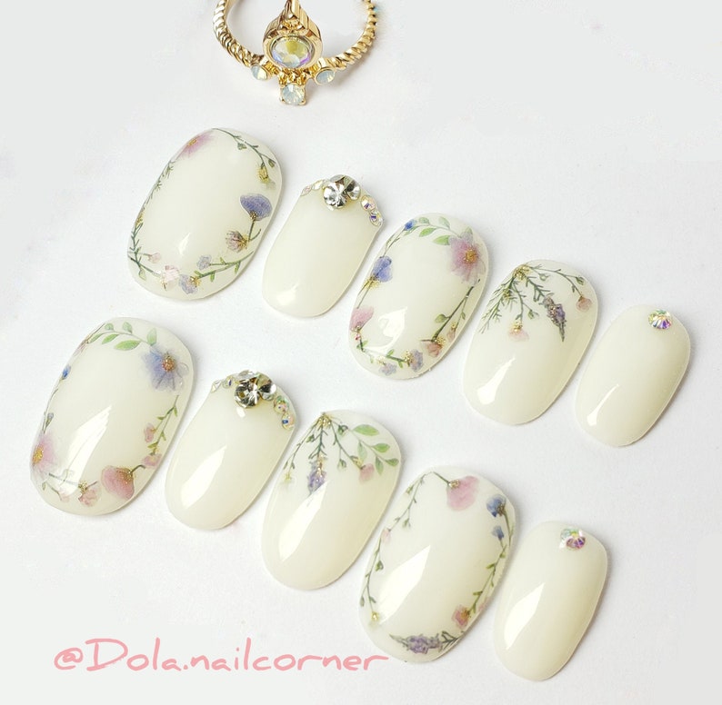 Milky Flowers Set 10 Nails Luxury Press on Nails Flowers - Etsy