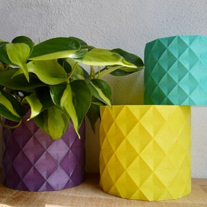 Geometric Diamond Pattern Plant Pot - Plant based plastic - Eco - SEVERAL COLOURS - 3D Printed - Planter  - Present - 12cm 9cm 5cm