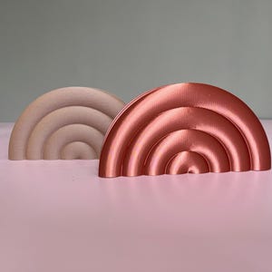 Estantería de letras de arcoíris: minimalista, de origen vegetal, impresa en 3D, para el hogar, nueva casa, ecológica, geométrica, dorada