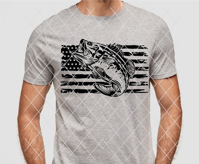 K&ouml;nnte beinhalten: Ein graues T-Shirt mit einer schwarz-wei&szlig;en Grafik eines Fisches, der aus einer notleidenden amerikanischen Flagge springt.