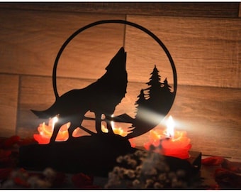 Dekorativer Kerzenhalter aus Metall mit Howling Wolf