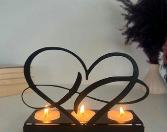 装飾的なハート型の金属製キャンドルホルダー