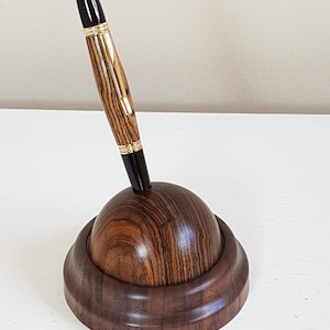 Hand gedraaid houten pen en pensteun