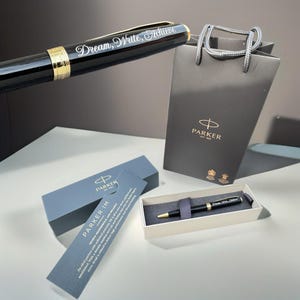 Gepersonaliseerde parkerpen – lasergegraveerd met geschenkverpakking en optioneel cadeauzakje – zwart/goud of zwart/zilver – zwarte inkt