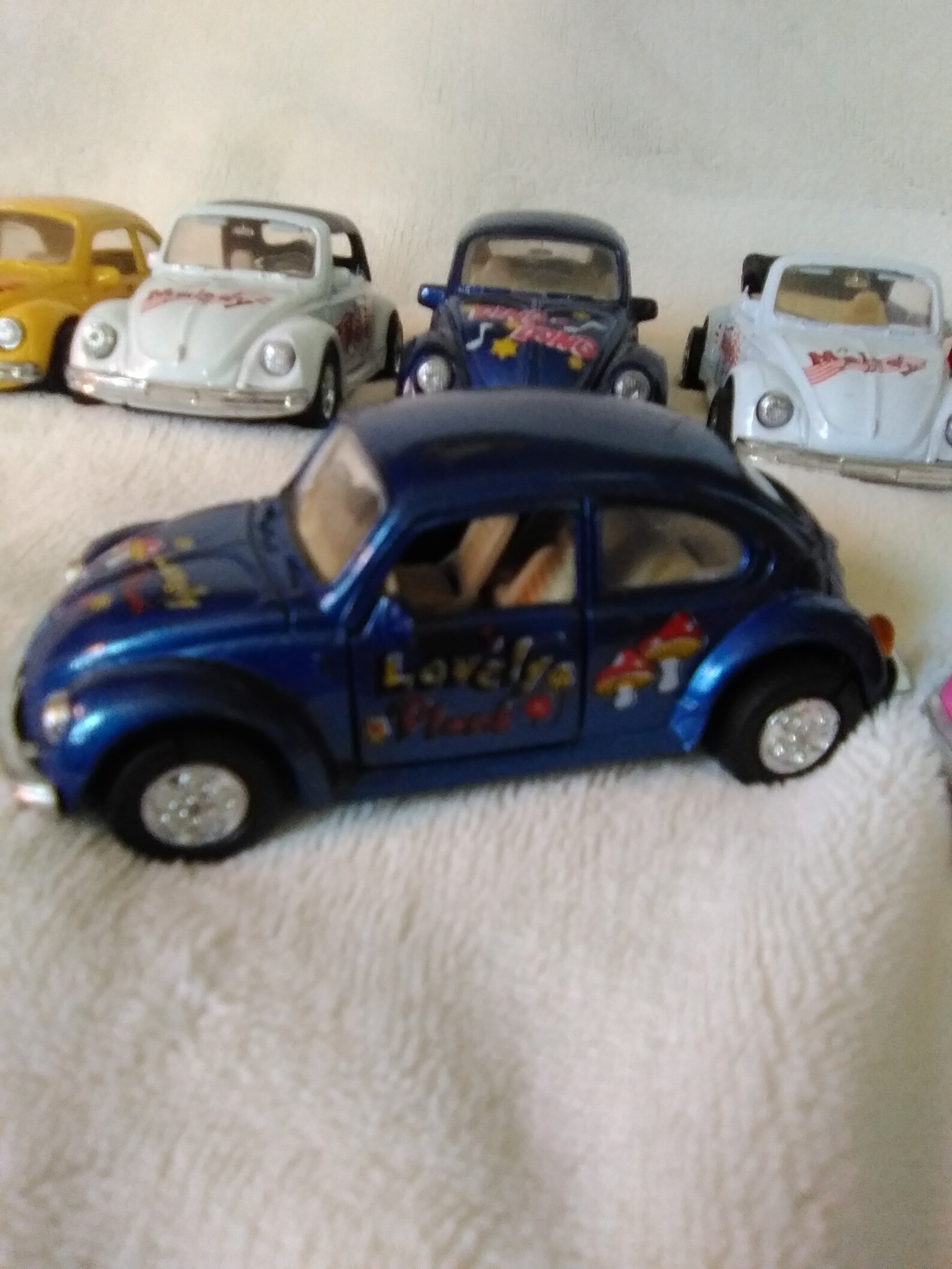 Voiture Dinky Toys Renault R8 réf 517 made in France