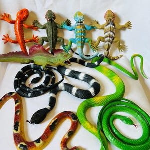 Vintage Toy Snakes And Lizards Toy Lot
