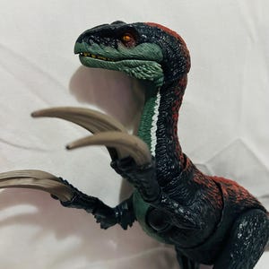 Jurassic World Dominion Sound Slashin Therizinosaurus