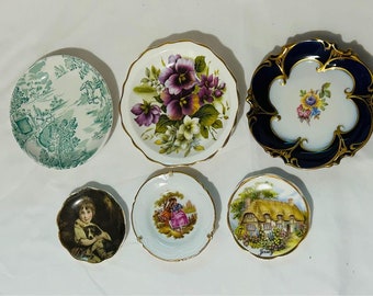 Vintage mini collectors plates