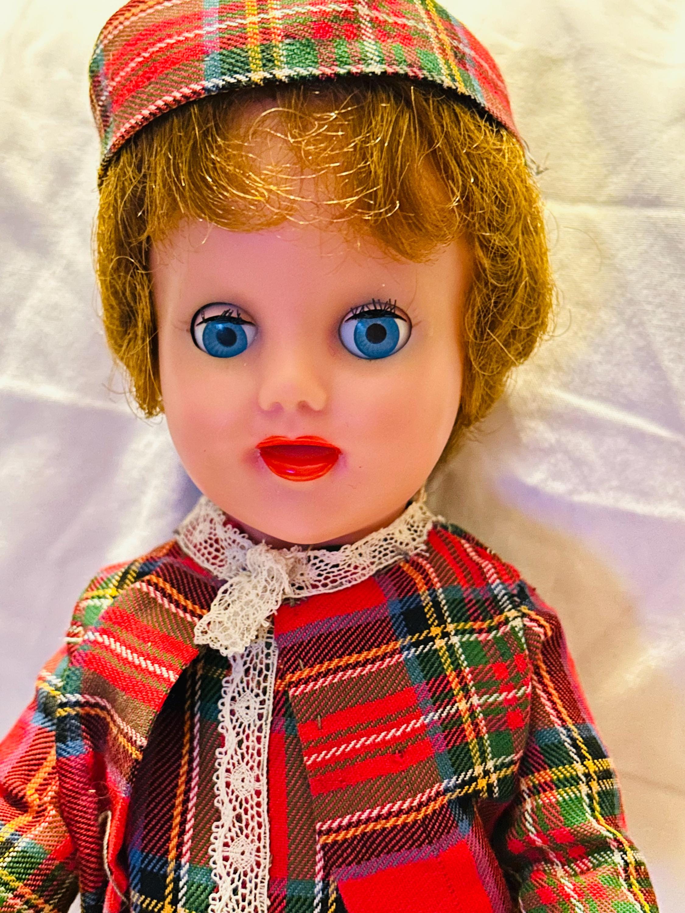 Poupée aux cheveux rouge Canada