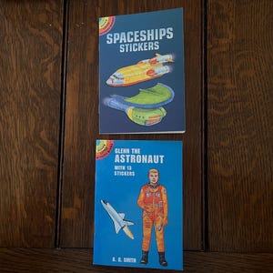 Pristine, Vintage Dover Little Activity Books - astronauti e astronavi