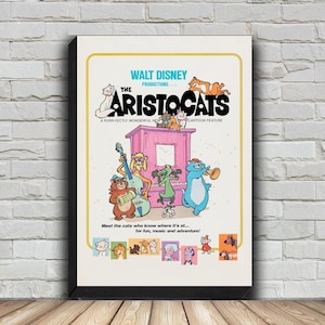 以下が含まれることがあります： ウォルト・ディズニー・プロダクションズのアニメ映画「おしゃれキャット」のヴィンテージ映画ポスター。ポスターには、映画の猫のキャラクターたちが音楽を演奏しているカラフルなイラストが描かれています。ポスターのテキストには、「完璧な素晴らしい新しいアニメーション映画」と書いてあります。