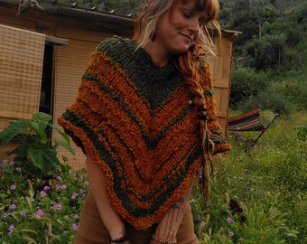 Hand knit Poncho • Pheadra