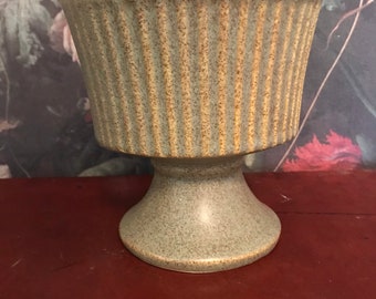 Floraline green ribbed pedestal vase