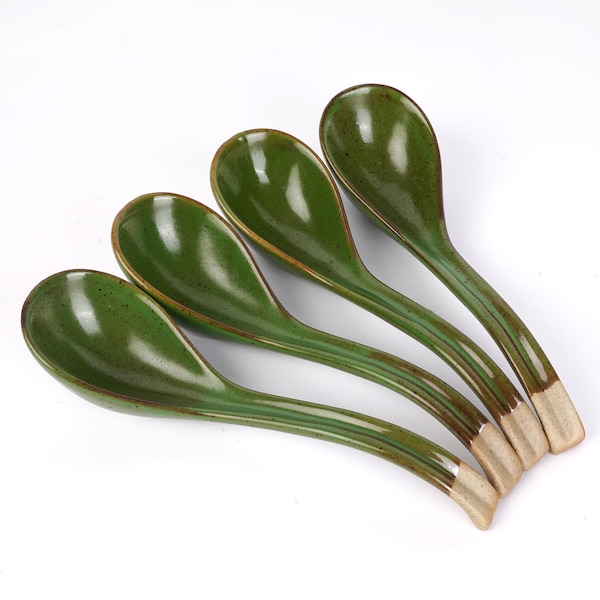 Cuchara asiática para sopa, cuchara de cerámica para ramen, cuchara japonesa para pho de 16,8 cm con mango largo para miso, dumplings, fideos y wonton, cuchara verde, regalo de Navidad