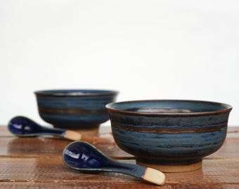 Set di ciotole per ramen blu da 1 litro con cucchiaio, ciotola per pho in ceramica, ciotola per noodle in terracotta, grande ciotola per zuppa, set di stoviglie in stile giapponese, idea regalo.