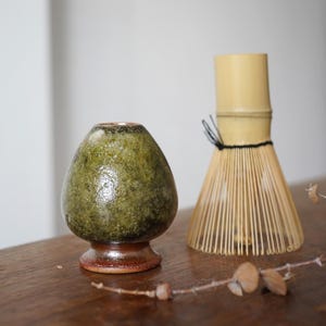 Handgemaakte Shino Glaze Matcha Gardehouder, Keramische gardestandaard, Chasen Naoshi, Aardewerk gardehouder, Theeceremoniestandaard, Matcha-liefhebbers cadeau