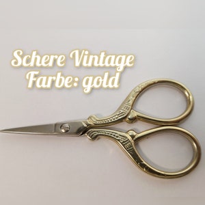 Könnte beinhalten: Vintage Schere in Gold mit verzierten Griffen. Die Klingen sind silberfarben und spitz. Der Text auf dem Bild lautet "Schere Vintage Farbe: gold."