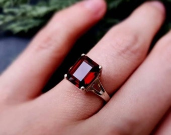Hessonite Garnet Ring: 925 Sterling Silver, 5.00 Ct Gemstone