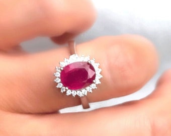 Anillo floral de rubí ovalado: anillo de compromiso de plata de ley 925