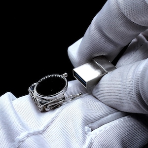 Anillo espía con ónix negro y unidad USB de 64 GB