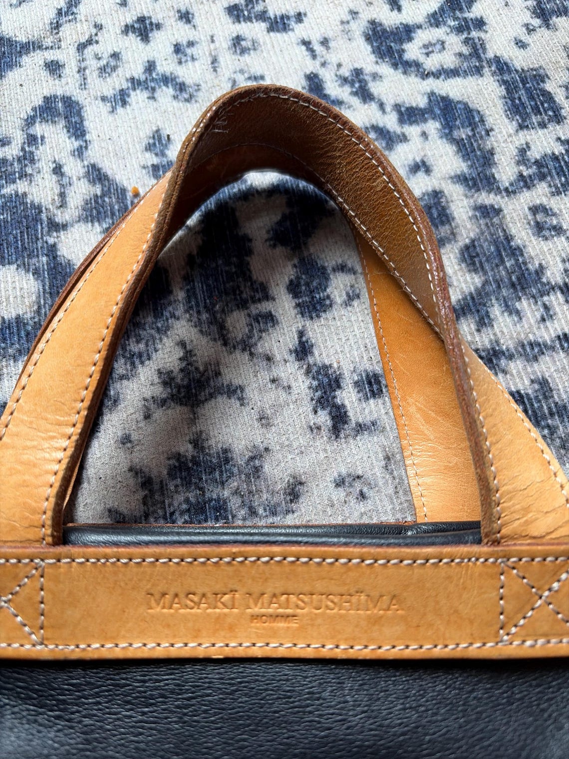Vintage Masaki Matsushima Homme Leather Tote Bag, Japanese Archive Oversized Black and Tan Weekender Bag, foto 2 di 5