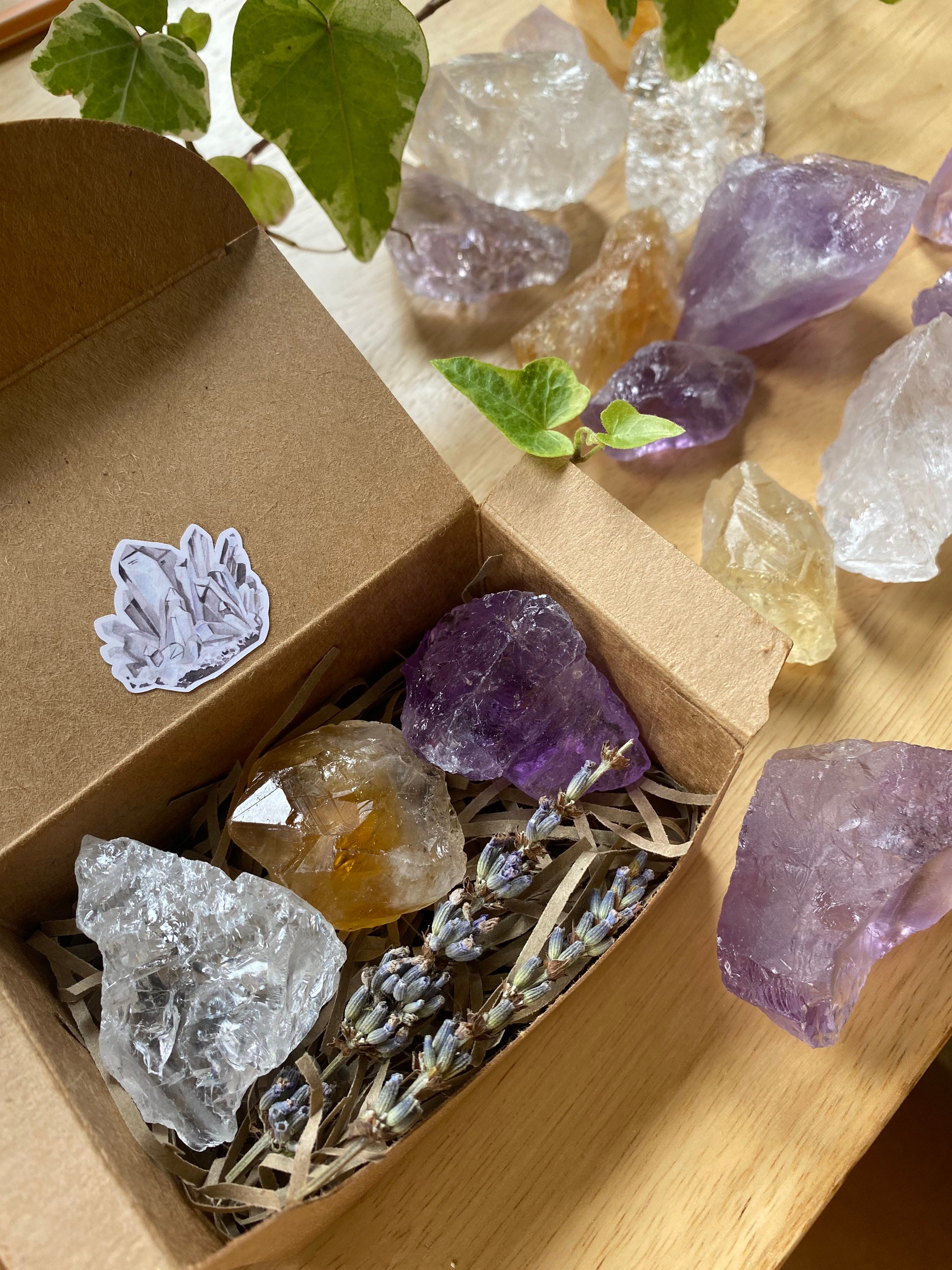  AtPerry's 16 Large Natural Healing Crystals Set in Wooden Box -  Tumbled, Rough & Raw Crystals, Including Selenite Tower, Black Tourmaline,  Amethyst, Rose Quartz, Lapiz Lazuli, Citrine & Tiger's Eye 
