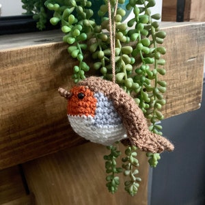 Robin decoration/ crochet robin/ bird decoration/ home decor/ robin/ handmade decor/