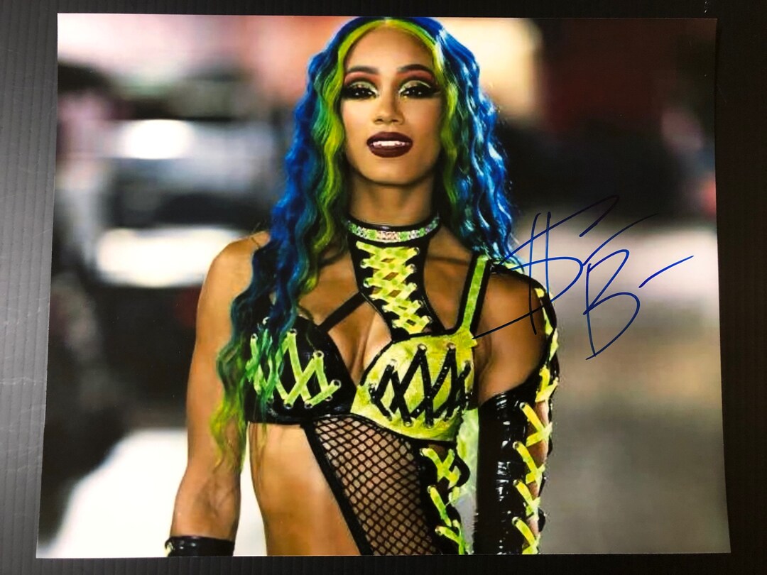 Sasha Banks Signed Autograph 6x4 Photo – WWE Diva, Wrestling Signature Print