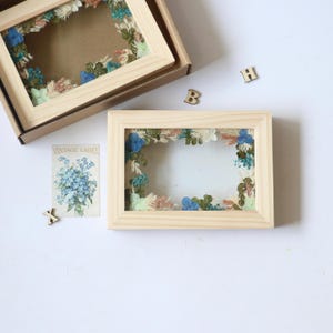 Marco de fotos de madera con flores prensadas personalizado: regalo grabado (marco de 12,7 x 18,8 cm)