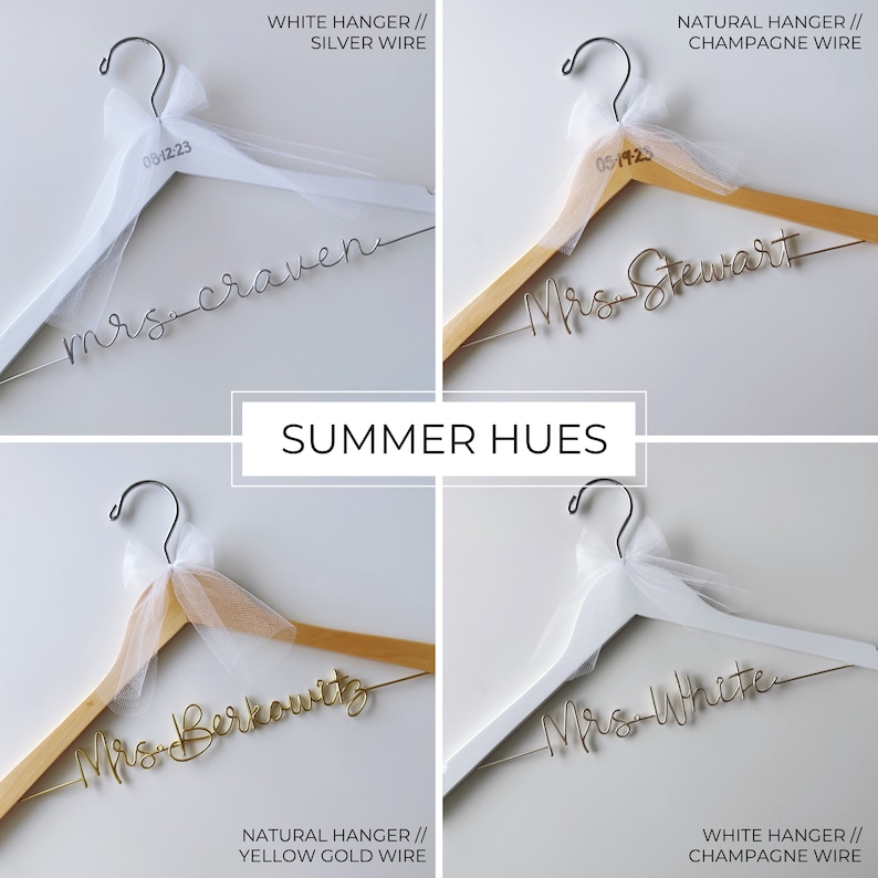 Pu&ograve; includere: Quattro diverse grucce per abiti da sposa con tulle e scritte personalizzate in filo metallico. Le grucce sono in legno bianco e naturale con filo d'argento, champagne e oro. Le scritte dicono "Mrs. Craven", "Mrs. Stewart", "Mrs. Berkowitz" e "Mrs. White".