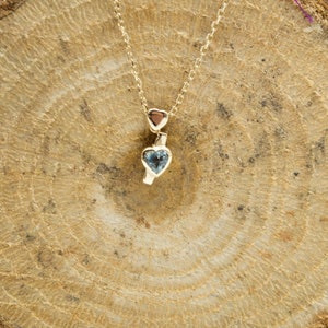 Colar com letra inicial I com pedra em formato de coração topázio azul celeste, colar inicial, colar de coração, colar de pedra de nascimento, presente para ela