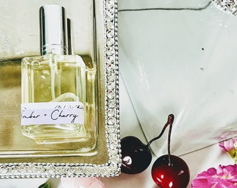 Amber Cherry Parfum: Handgemachte sinnliche Duftkomposition