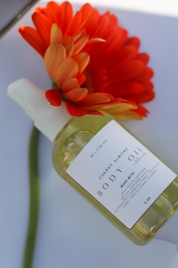 Vanilla Body Oil: Organic Plant-Based Moisturizer