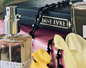 Wanderlust Amber Perfume: Vanilla, Pear, Bergamot Scent