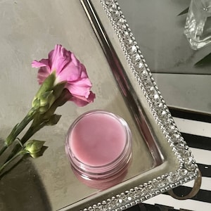 Zachtroze getinte lippenbalsem: organische vochtinbrengende lippenstift
