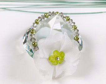Flower Bracelet / Girls Bracelet / White Bracelet / Child Bracelet / Kids Jewelry / Birthday gift ideas / handmade jewelry / Pearl Bracelet
