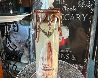 Poción para embrujar fantasmas con adorno de fantasma.