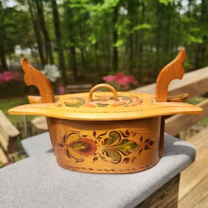 Small Swedish Scandinavian Norwegian Tina Svepask Handmade Box