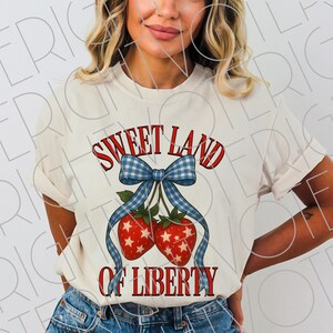 Doce Terra da Liberdade PNG, Design de Camiseta de 4 de Julho com Morango, Download Digital Patriótico, Clipart de Laço dos EUA
