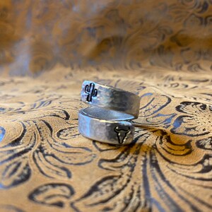 Customizable, textured, wrap ring